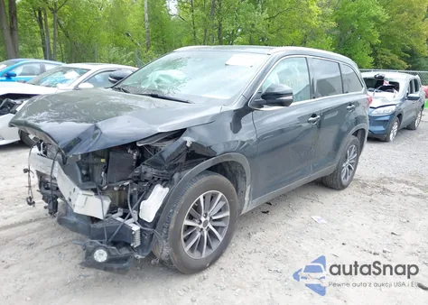 2019 Toyota Highlander Xle z USA, uszkodzony, nr VIN 5TDKZRFH1KS341598